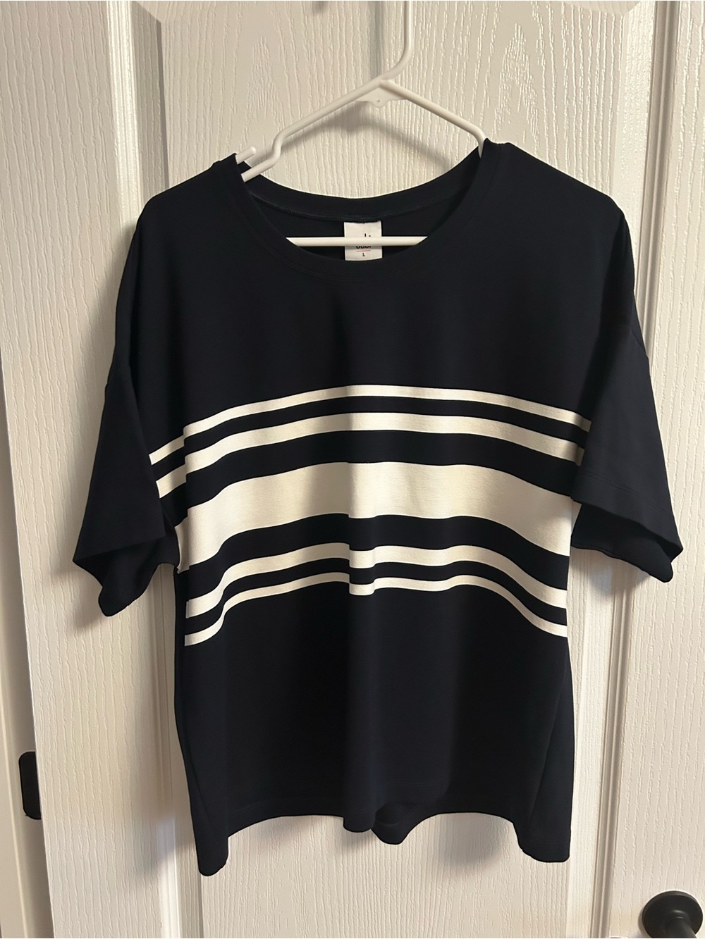 Cabi Classic navy crew neck Tee